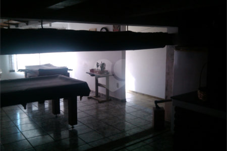 Sobrado com salão comercial na Sallum.
