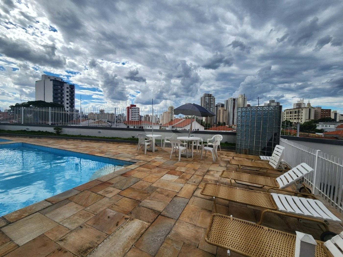 Apartamento com 70m² , 2 dormitórios , sendo 1 suíte , 2 vagas , à venda no Bosque da Saúde.