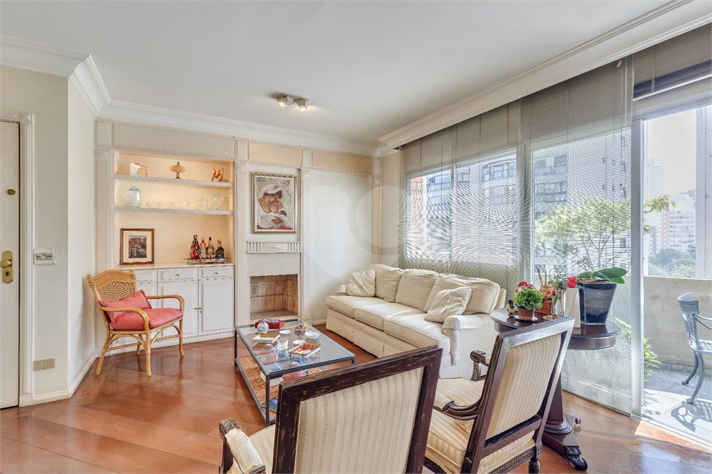 Apartamento à venda com 3 suítes em Campo Belo, São Paulo, SP