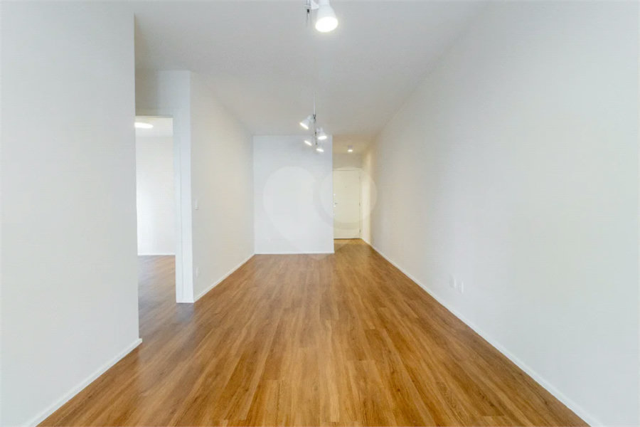 **Apartamento reformado em Higienópolis | 75 m² | 2 dormitórios | 2 banheiros | 1 vaga**
