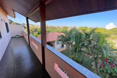 Excelente casa no Parque Santa Marta.