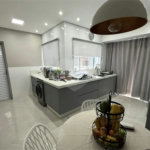 Apartamento de 100 m² à venda em Santo André, sem condomínio, com 2 quartos, 2 banheiros, móveis planejados, área gourmet e 1 vaga coberta e fixa. Excelente acabamento.
