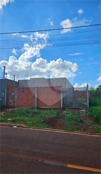Casa à venda com 3 quartos, sendo 2 suítes, em Jardim Nova Ponta Porã, Ponta Porã - MS