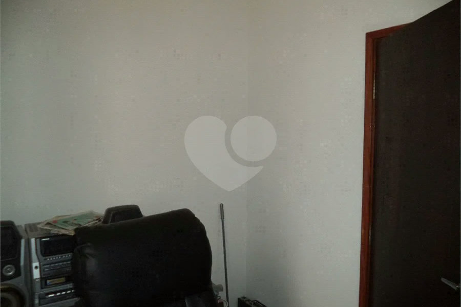 4 dormitórios, suíte no térreo e 2 vagas no Jardim Peri, próximo ao Horto Florestal!