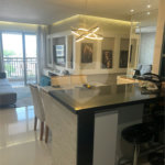 Apartamento. 78 m2, 3 dorm., uma suíte, lavabo, banheito, duas vagas, deposito no sub, varanda gormet.Aceita e estuda Permuta.
