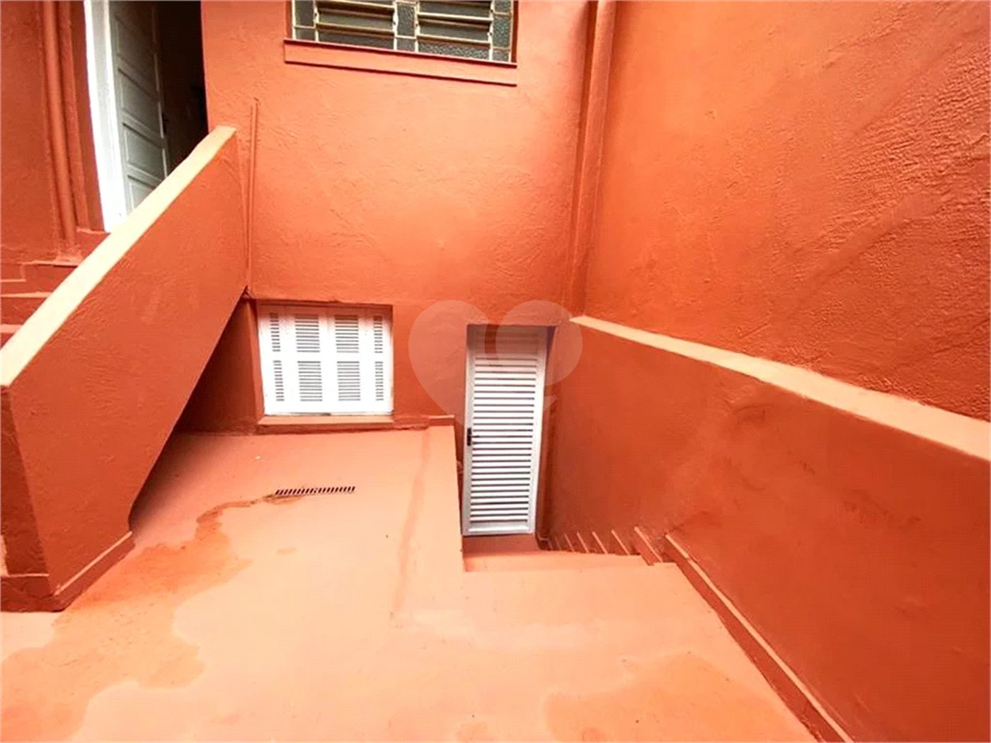 SOBRADO PARA VENDA OU LOCAÇÃO EM PERDIZES COM 3 DORM E 2 VAGAS DE GARAGEM