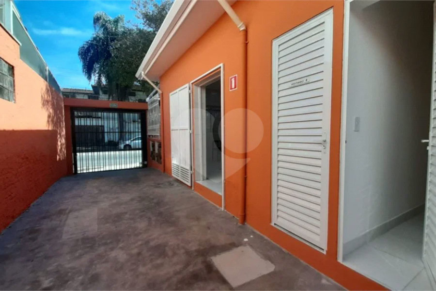 EXCELENTE CASA COMERCIAL EM ESQUINA, OPORTUNA E MAIS QUE ESPECIAL. Venha Conferir.