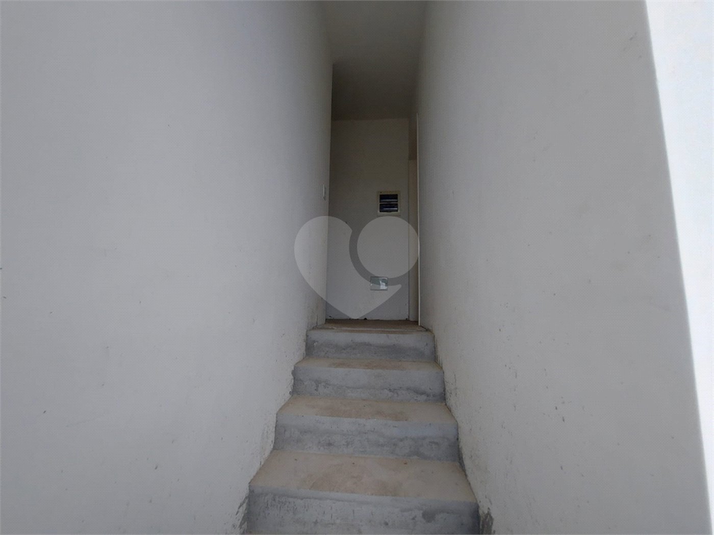 Sobrado à venda com 3 quartos, sendo 1 suíte, em Vila Omízollo, Louveira, SP