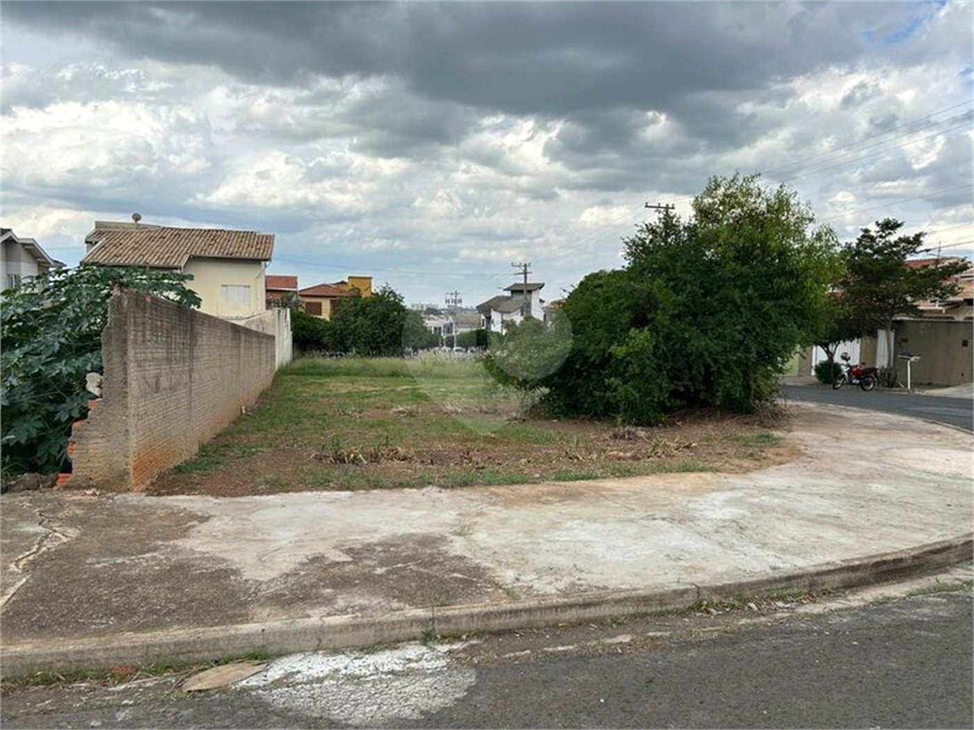 Terreno de Esquina Misto – 257,61 m² | Jardim Regina