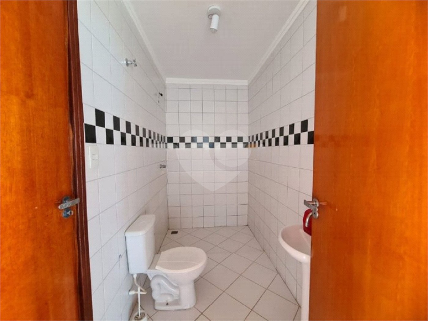 Casa à venda com 3 dormitórios, sendo 1 suite e ampla área de lazer no Jardim Brasil
