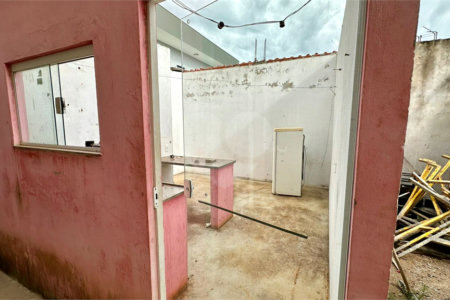 Sobrado a venda com 3 dormitorios sendo 1 suite com closet e varanda no bairro Arcoville