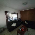 Casa térrea com 2 dormitórios.