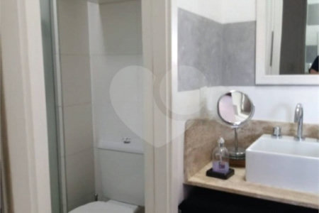 Apartamento à venda no Brás, 1 quarto, varanda, garagem, semimobiliado