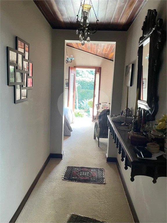 Casa à venda, 742 m², com piscina, 5 suítes, em Embu das Artes