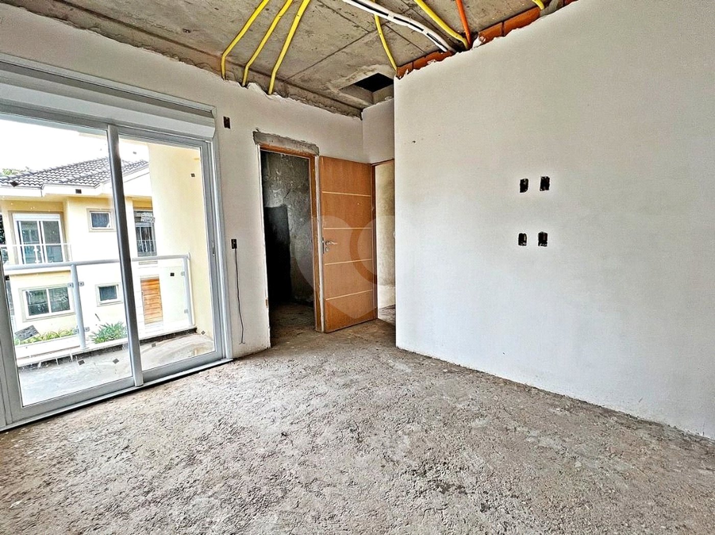 Casa de Alto Padrão à Venda em Condomínio Fechado no Barro Branco | 4 Suíte | 6 Vagas