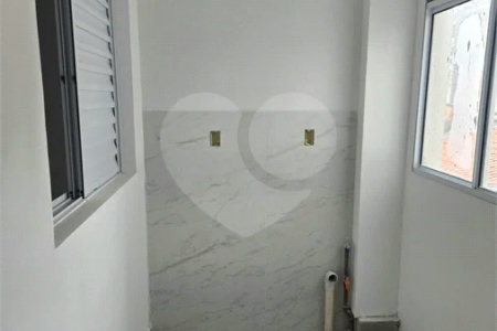 Apartamento com 48m², distribuídos em 2 dormitórios, sala, cozinha e 1 banheiro.