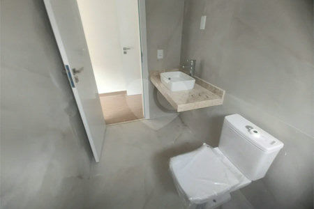 Casa exclusiva em Atibaia de alto padrão com 3 suítes, piscina, espaço gourmet, condomínio fechado, aceita financiamento