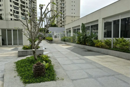 Oportunidade na Vila Leopoldina!! Apartamento com dois dormitórios, sendo uma suíte, dois banheiros, e com duas vagas.