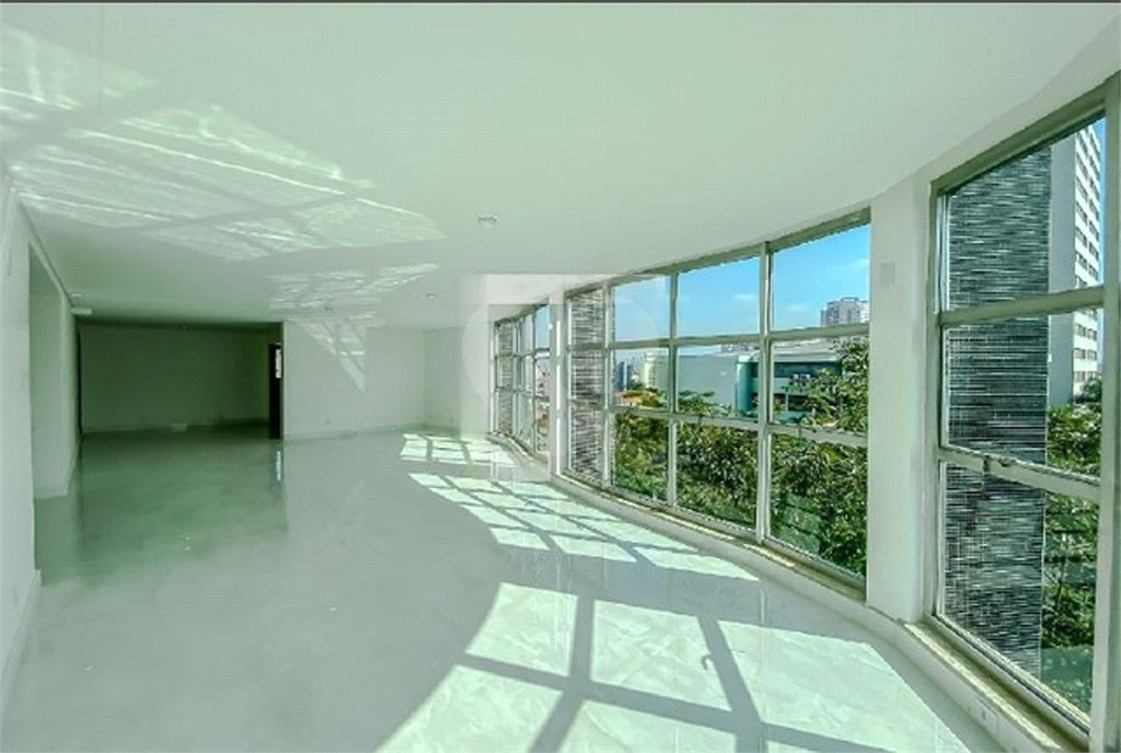 Apartamento com 260m² à venda na Av. Paes de Barros - Recém reformado 100% - Impecável.