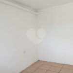 Casa de 1 dormitório com quintal e jardim na Vila Ipojuca!