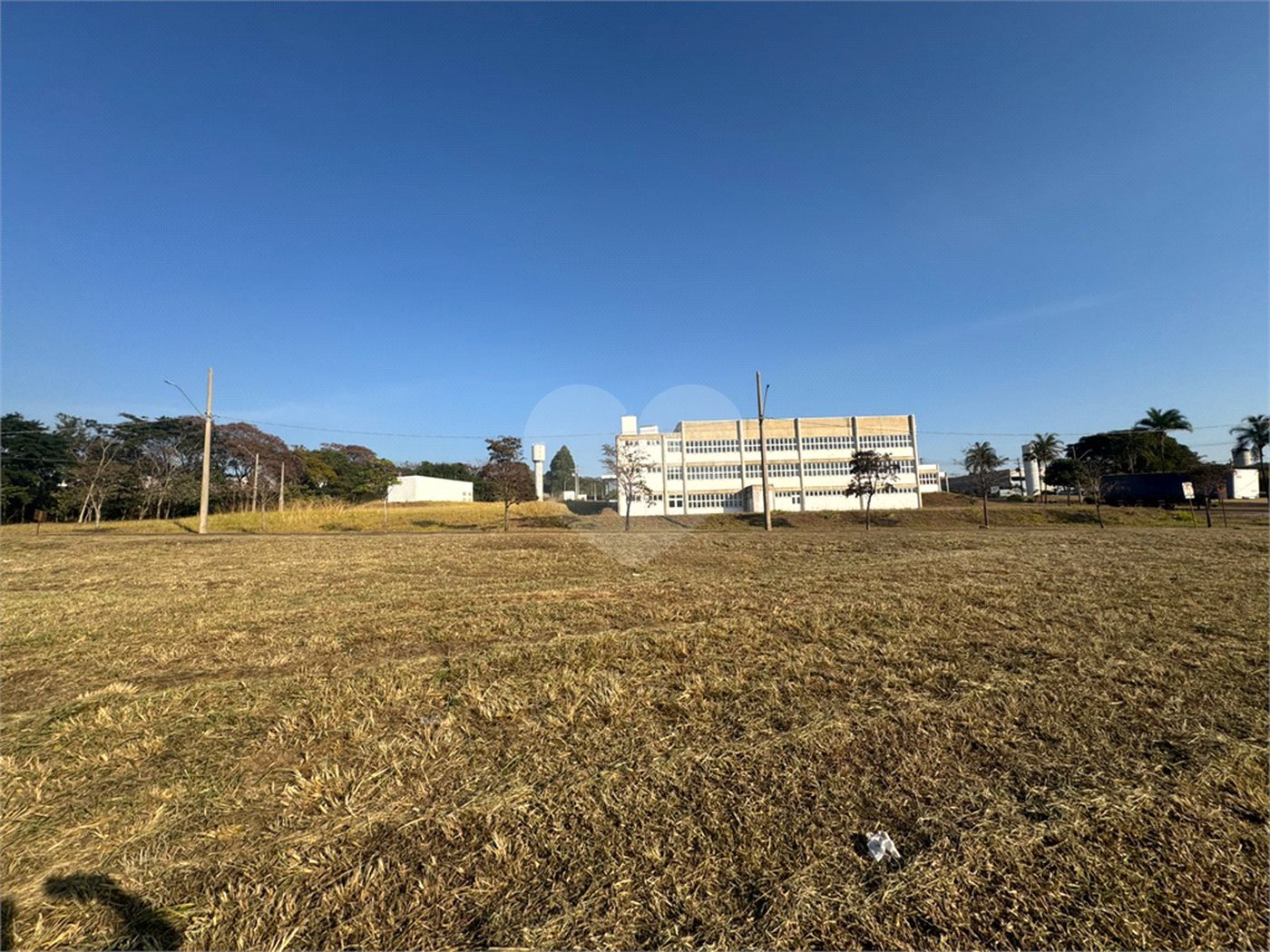 Terreno comercial de 1.685m2 á venda, em Parque Tecnológico Damha II.