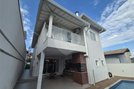 Belíssima Residência de 267 m² com Lazer Privativo no Condomínio Terras do Oriente – Valinhos