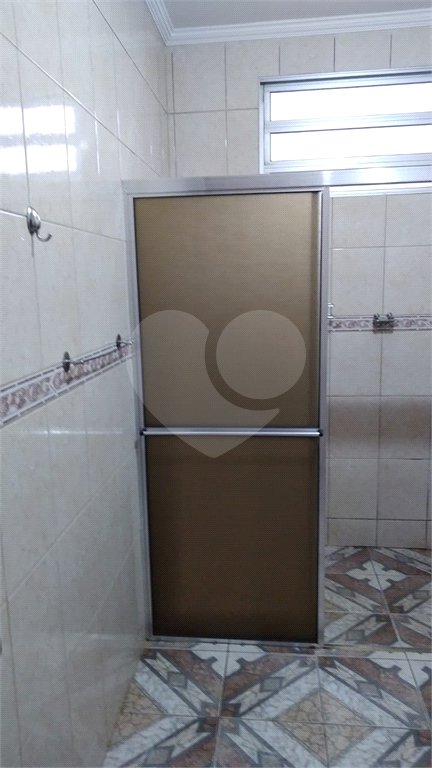 Casa Térrea com 3 dormitórios, sendo 1 suíte.