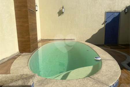 Casa no bairro Oiticica próximo ao West Shopping com 2 quartos, garagem e piscina!