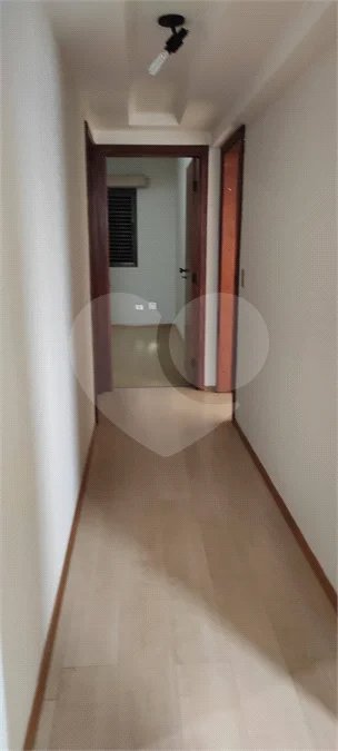 Apartamento Espaçoso com 4 Dormitórios, Suíte e Varanda no Jardim Paris