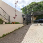 Sobrado à venda em rua fechada 480m², 4 quartos e churrasqueira no Jd das Vertentes próximo Metro Vila Sônia