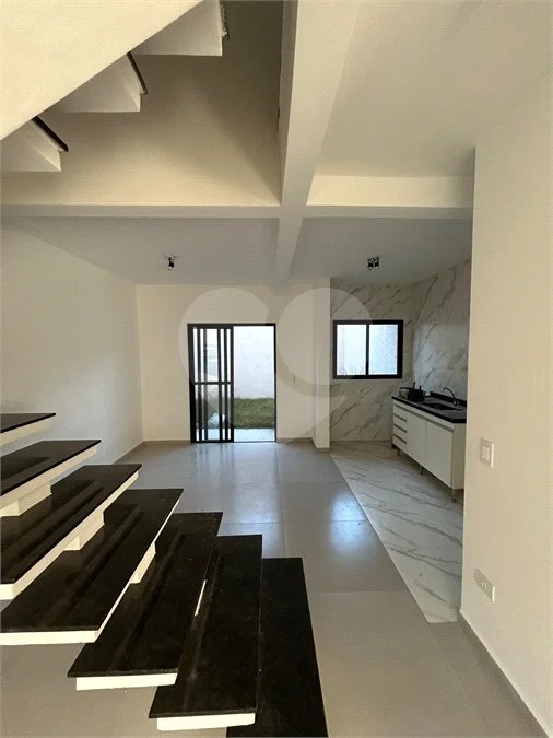 Casa à venda com 3 quartos, sendo 1 suíte, no condomínio Marselha VI, São Roque - SP