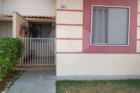 Casa térrea no Condomínio Moradas II.