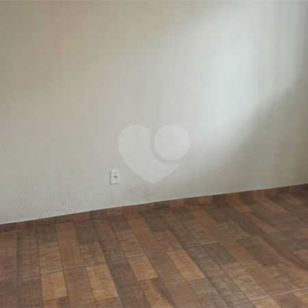 Apartamento no térreo, localizado no Condomínio Residencial Monte Everest