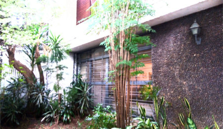 Sobrado à venda com 4 quartos, sendo 1 suíte, em Vila Cordeiro, São Paulo, SP