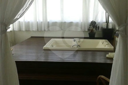 Cobertura à venda no Guarujá, Pitangueiras