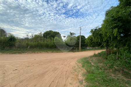 Terreno com 3.075,00 m² de área total.