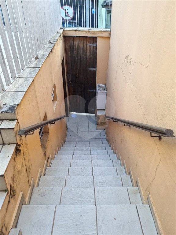 BELA CASA 274 M² C/ 3 QUARTOS 1 SALA 1 COZINHA 3 BANHEIROS 2 VAGAS Para Estacionamento coberta P/ VENDA NA V N Cachoeirinha