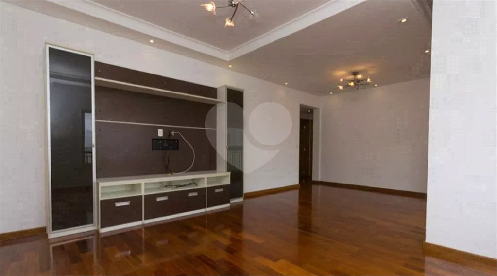 Cobertura duplex à venda na Mooca de 277m² com 3 dormitórios, 1 suíte e 3 vagas.