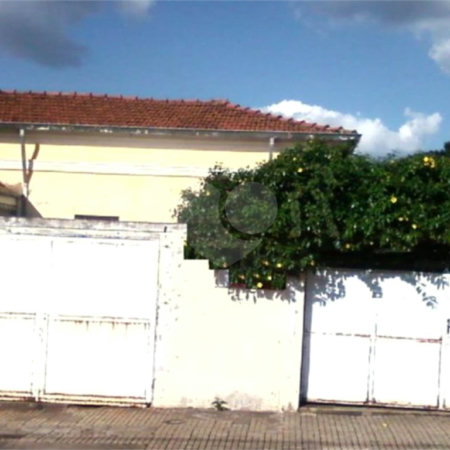 Terreno contendo 02 casas geminadas á venda.
