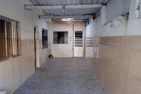 Casa com 180m², 3 quartos, 2 garagens, à venda em Guaianazes