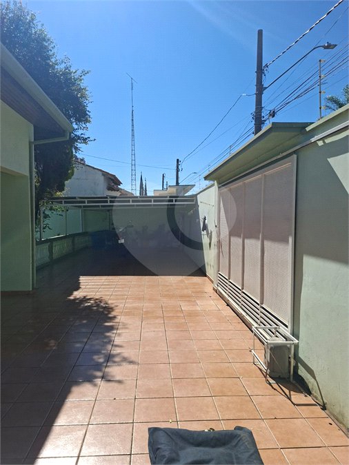Indaiatuba- Jardim Feres - Terreno murado com 280 ms , sendo 10,00 de frente - terreno com piscina , paisagismo, churrasqueira, varanda, garagem,- R$ 600.000,00, podendo agregar a casa ao lado de sua propriedade, no valor de R$ 1.100.000,00 - aceita permuta com apartamento de 2 dorms, região central