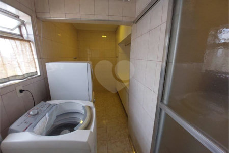 Apartamento de 83m2 no Campo Belo com 3 dorms, 2 banheiros, 1 vaga. Estuda permuta.