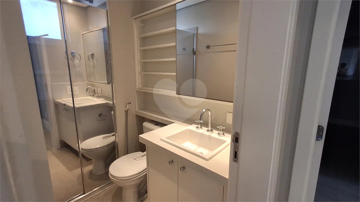 Apartamento com 2 vagas no Campo Belo