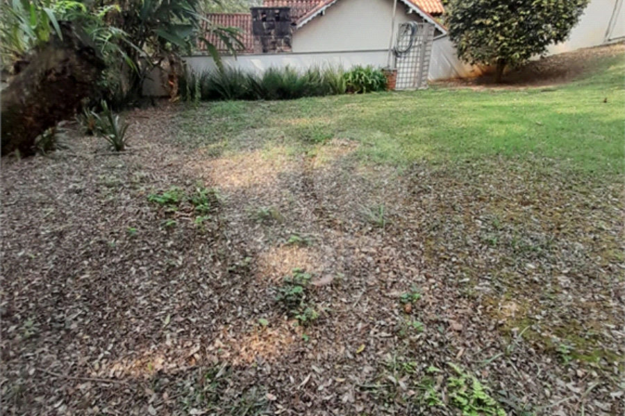 3 AMPLAS SUITES MAIS ECRITORIO MUITO VERDE E AMPLO QUINTAL