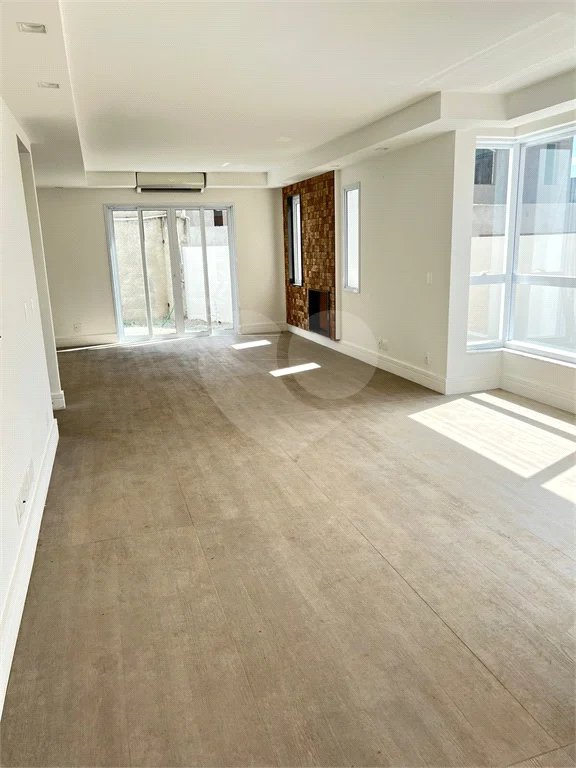 Residencial Tremembe Casa Linda - 255 mts - 04 dormit sendo 02 suites , 5 wcs - 04 vagas