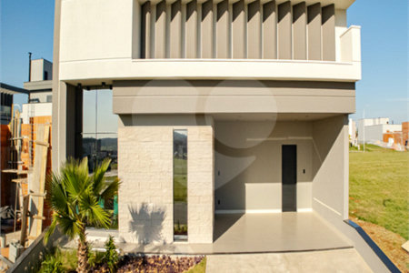 Indaiatuba - Condominio Maria Candida - R$ 2.150.000,00 - Área Total 300,00 m² - Área Construída 195,76 m² - TÉRREA - 03 suítes sendo a master com closet; Escritório; Lavabo; Cozinha com cooktop, forno, micro-ondas e coifa; Móveis planejados na hall de entrada, sala, escritório, cozinha,suíte master