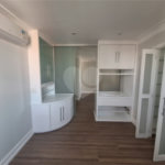 Apartamento para locação com 2 dormitórios, sendo 1 suíte com 02 vagas, totalmente climatizado nos 3 ambientes