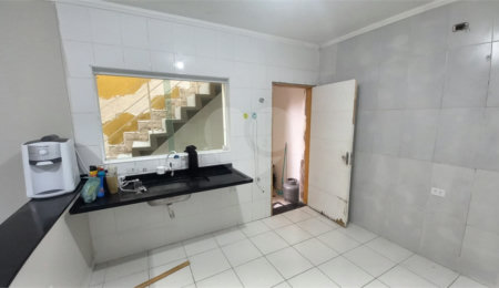 Sobrado à venda com 3 quartos, sendo 2 suítes,  em Vila Adalgisa, São Paulo, SP