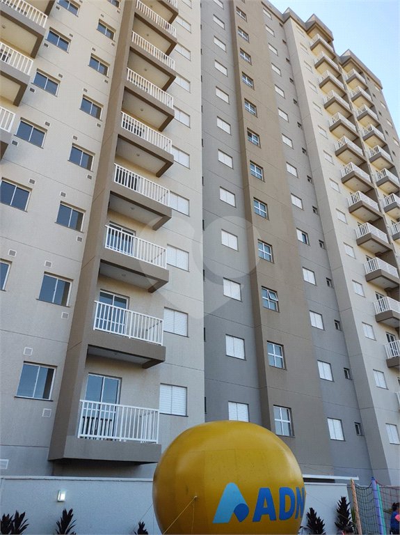 Apartamento no Condomínio Parque das Acácias.