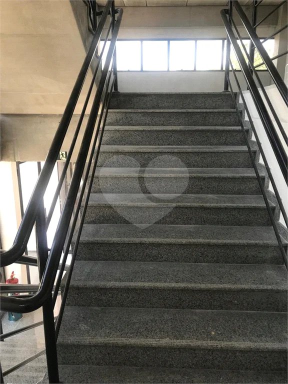 Galpão industrial com renda à venda em Cotia